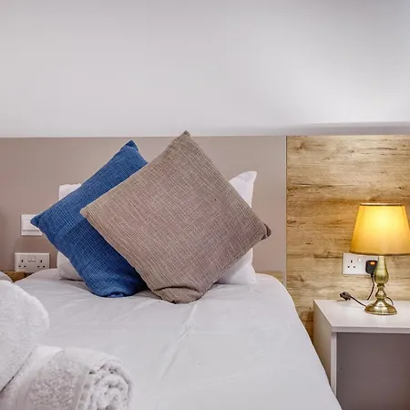 Beautiful Seafront With Comfy Beds, Ac & Wifi By 360 Estates Apartament St. Paul's Bay