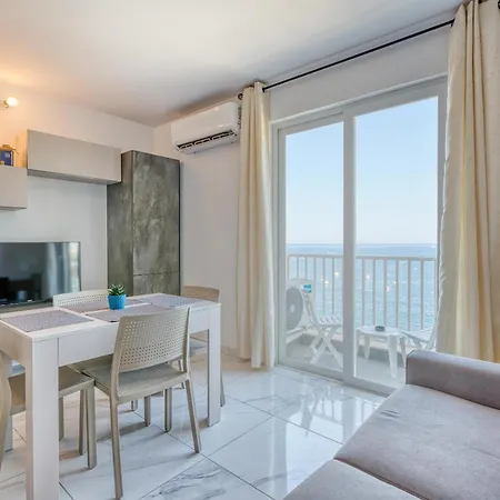 Beautiful Seafront With Comfy Beds, Ac & Wifi By 360 Estates