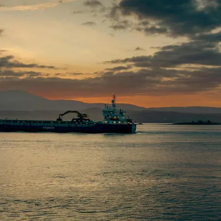 Appartement Beautiful Seafront With Comfy Beds, Ac & Wifi By 360 Estates