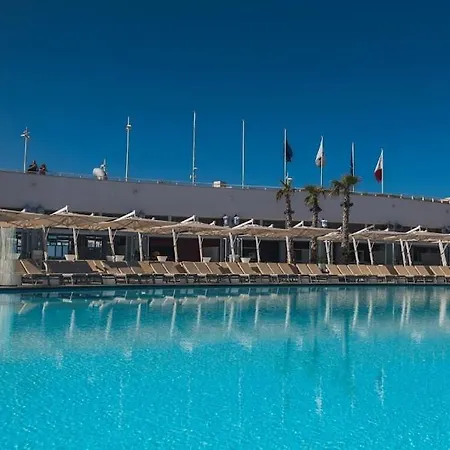 Appartement Beautiful Seafront With Comfy Beds, Ac & Wifi By 360 Estates *