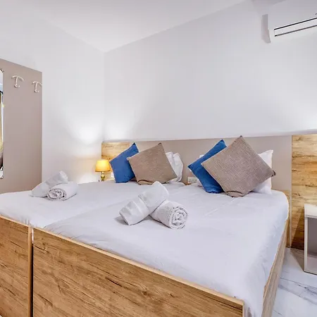 Beautiful Seafront With Comfy Beds, Ac & Wifi By 360 Estates Appartement San Pawl il-Baħar