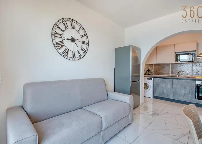 Appartement Beautiful Seafront With Comfy Beds, Ac & Wifi By 360 Estates *