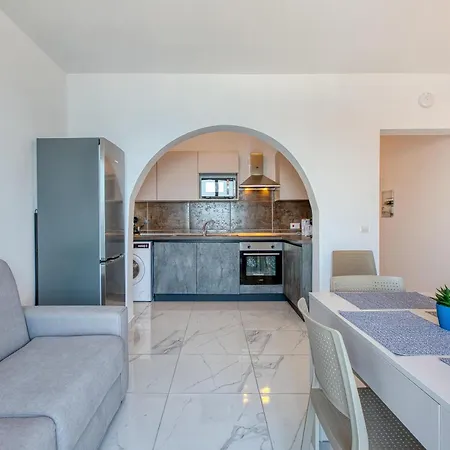 Beautiful Seafront With Comfy Beds, Ac & Wifi By 360 Estates 圣保罗湾城