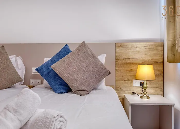 Beautiful Seafront With Comfy Beds, Ac & Wifi By 360 Estates Apartment St. Paul's Bay